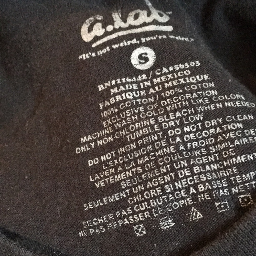 a.lab. Cat Waving T-shirt - Picture 3 of 3